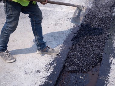 İşçi kullanım titreşim plaka kompaktör yolda asfalt sıkıştırma