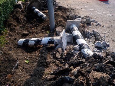Yol tamiri jackhammer ile çalışır. makine matkaplar asfalt