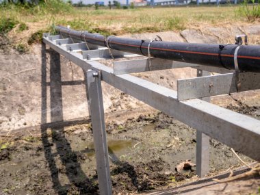 Boru hattının kablolardan korunması