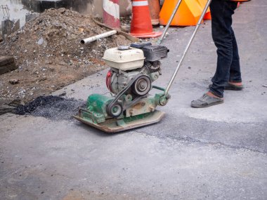 İşçi kullanımı titreşimli plaka Kompaktör sıkıştırma asfalt yol tamir