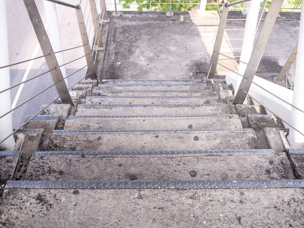 Staircase Descending Footbridge Concrete Overpass Crossing Road — Stock Photo, Image