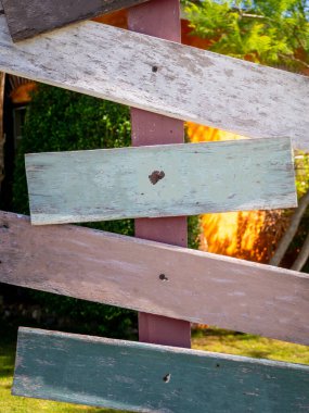 Yaz bahçesi tahta tabelası, kendi metnini ekle..