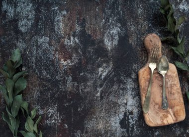 Menü için arka plan. Tahtalı kahverengi, eski püskü bir arka plan.