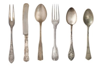 Güzel eski Vintage çatal. kaşık ve bıçak beyaz arka planda izole. Üst görünüm. Retro gümüş.