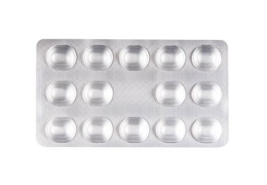 Alüminyum folyodaki haplar, beyaz arka planda ilaçlar