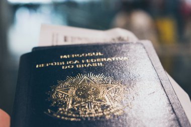 Brezilya pasaportunun yakın çekimi.