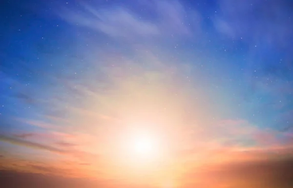 Blauer Himmel Weiße Wolken Sonnenuntergang Sommernacht Meerlandschaft Stadtpanorama Nacht Licht — Stockfoto