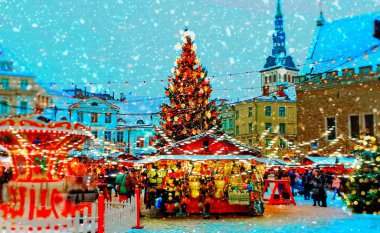 Noel ağacı kırmızı topları, şehir bayramında Tallinn 'de yeni yıl akşamları ve kar taneleri düşüyor. Eski şehir meydanında Noel ağacı süsleme ışıkları, Estonya' nın en iyi kış pazar yeri.