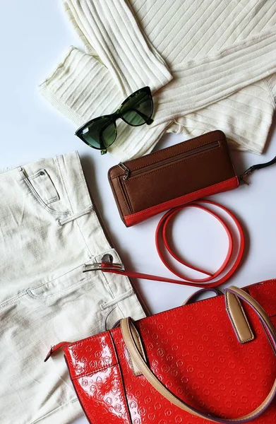 Acessórios Roupas Femininas Luvas Couro Jeans Branco Óculos Escuros Pretos — Fotografia de Stock