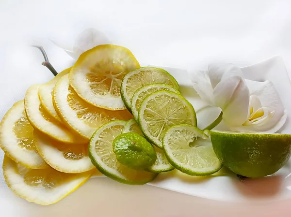 Lemon Slices Citrus Lime Citrus Juicy Slice Fruit Blue Plate — Stock Photo, Image