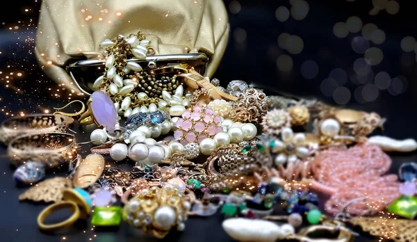 Šperky Kostým Drahokam Smaragd Opál Krystal Perla Vintage Stříbro Zlaté — Stock fotografie