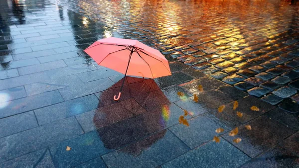Tallinn Vieille Ville Parapluie Rose Clair Saison Des Pluies Rue — Photo