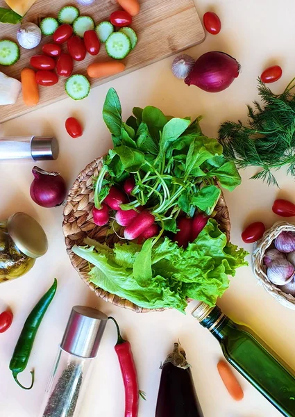 Gemüse Und Früchte Stillleben Roter Paprika Grüne Oliven Paprika Salat — Stockfoto