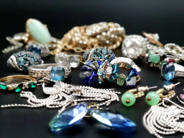 Jewelry Costume Gemstone Emerald Opal Crystal Pearl Vintage Pink Blue — Stockfoto