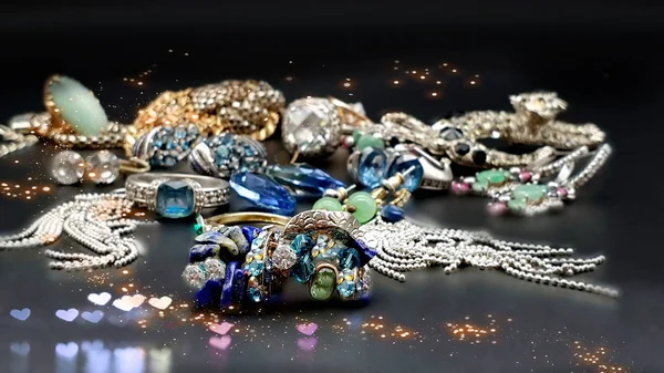 Ékszerek Arany Ezüst Smaragd Luxus Jelmez Női Kiegészítők Ajándék Kék — Stock Fotó