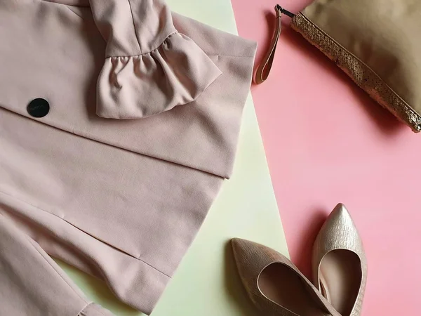 Ювелірні Вироби Аксесуари Модне Взуття Сонцезахисні Окуляри Рожева Куртка Сумка — стокове фото