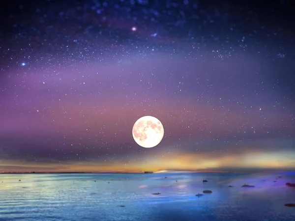 Estrelado Azul Noite Lua Céu Mar Pôr Sol Fundo — Fotografia de Stock