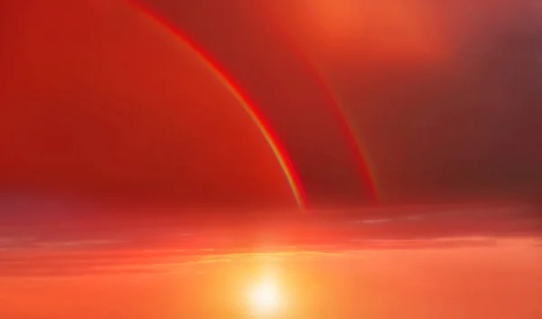 Закат Фона Красивое Солнце Небо Солнечный Свет Вечерние Облака Горизонте — стоковое фото
