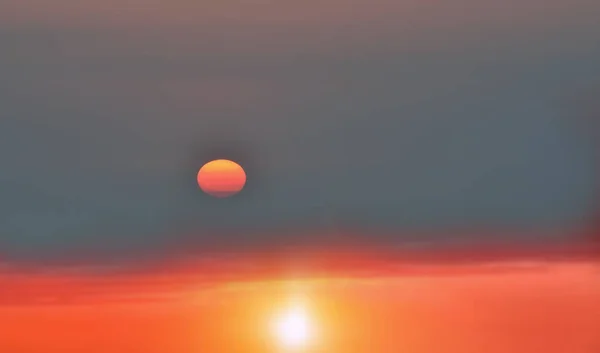 Altın Sarısı Güneş Batımı Yaz Doğası Arka Plan Güzel Güneş — Stok fotoğraf