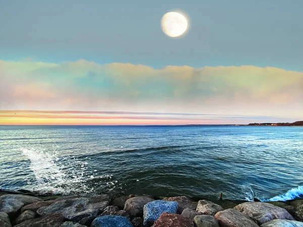 Lua Céu Por Sol Mar Céu Colorido Por Sol Skyline — Fotografia de Stock