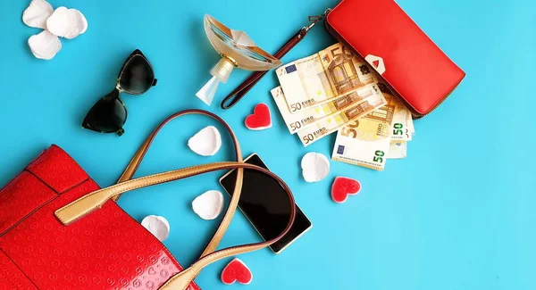 Monedero Bolso Rojo Los Accesorios Las Mujeres Con Gafas Sol —  Fotos de Stock