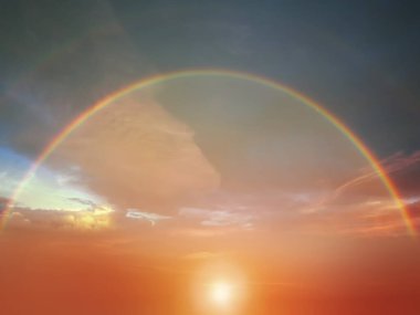 gök kuşağı mavi gökyüzünde deniz, yaz mevsiminde gün batımı, yansıma, galaksi ay ışığı mavi arka plan sarı pembe renk 