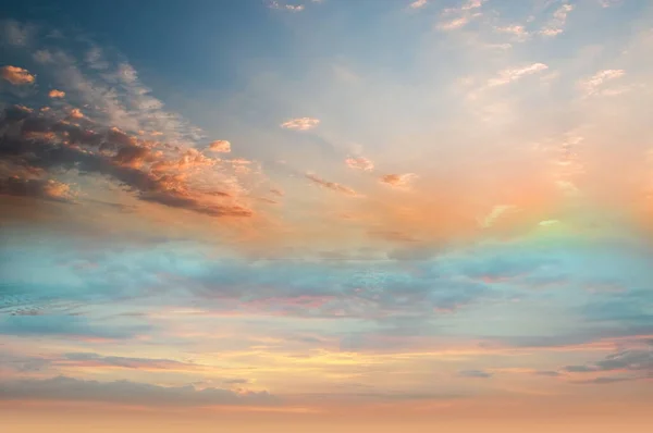 Západ Slunce Moři Tropická Modrá Růžová Obloha Žluté Mraky Panorama — Stock fotografie