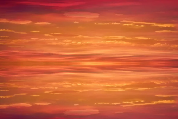 Закат Фон Солнце Голубом Небе После Дождя Пушистые Облака Горизонте — стоковое фото
