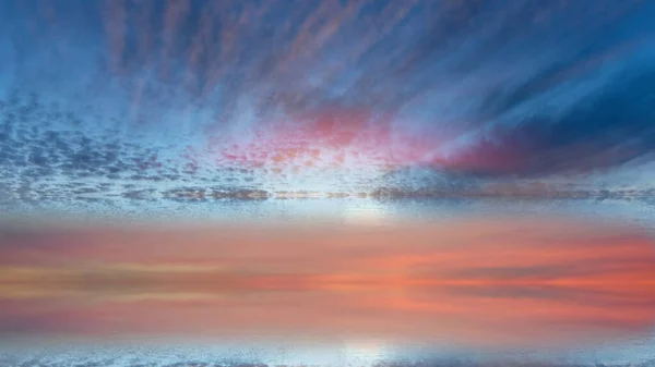 Pôr Sol Mar Tropical Azul Rosa Céu Amarelo Nuvens Horizonte — Fotografia de Stock