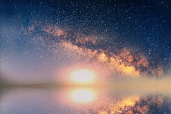 Звездная Ночь Закате Моря Голубой Розовый Облачно Небо Заката Света — стоковое фото