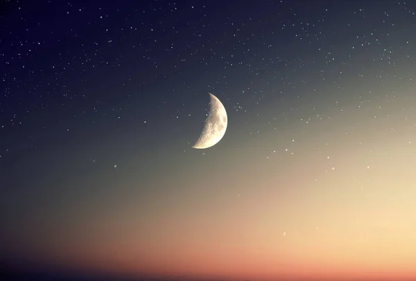 Luna Estrellada Noche Atardecer Mar Azul Oscuro Rosa Cielo Nublado —  Fotos de Stock