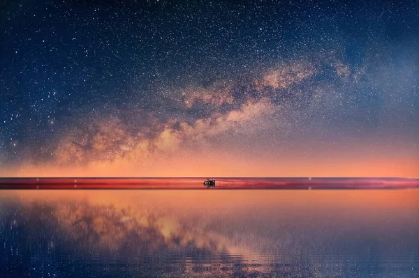 Noche Estrellada Atardecer Mar Azul Rosa Cielo Nublado Atardecer Luz — Foto de Stock