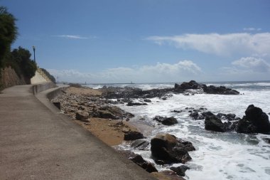 Porto sahil boyunca yürümek