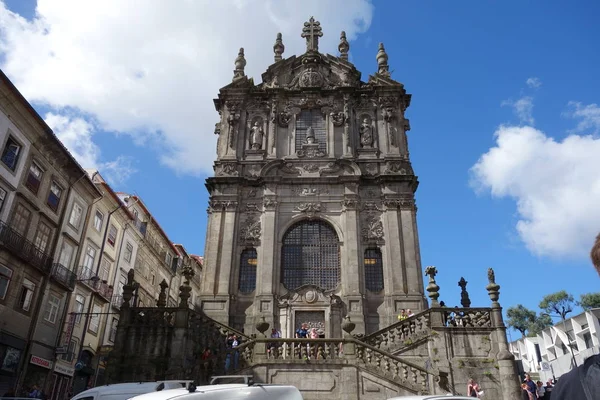 Oporto, Portugal-septiembre 2016: Fachada de los Clerigos, Oporto — Foto de Stock