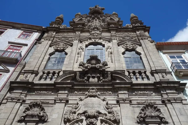 Klassisk bygning i Porto – stockfoto