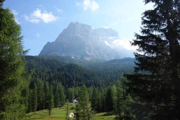 Görüntü Pelmo tepe, Belluno, İtalya