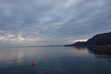 Sunset bulvarında İtalya Garda Gölü