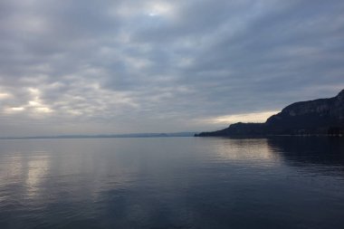 Sunset bulvarında İtalya Garda Gölü