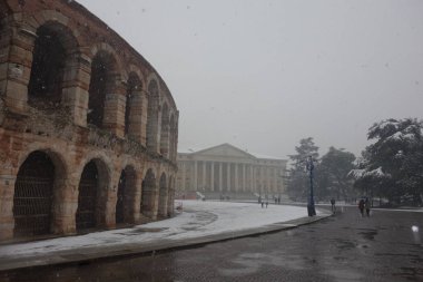 Verona, İtalya-Mart 2018:Verona kasaba kapak ile Mart ayında kar