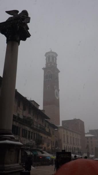 Verona Włochy Marca 2018 Piazza Erbe Pod Śniegiem — Wideo stockowe
