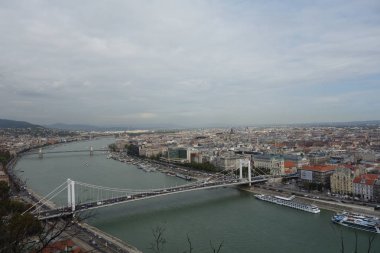Tuna nehri ile Budapeşte 'nin panoramik manzarası