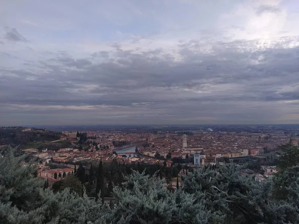 Tramonto Nuvoloso Sulla Città Verona — Foto Stock