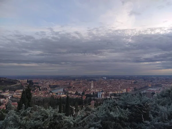 Tramonto Nuvoloso Sulla Città Verona — Foto Stock