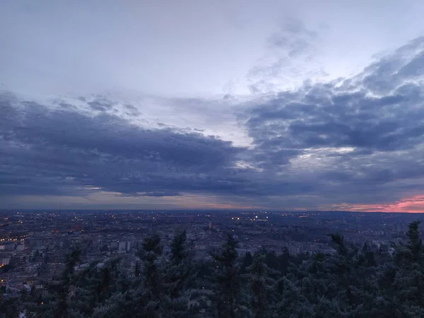 Zataženo Západ Slunce Nad Městem Verona — Stock fotografie