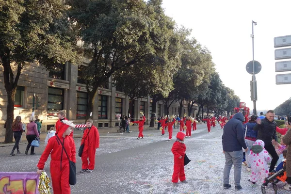 Verona Italia Febrero 2020 Desfile Carros Máscaras Durante Carnaval Ciudad —  Fotos de Stock