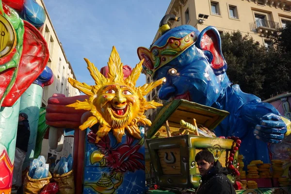 Verona Italia Febrero 2020 Desfile Carros Máscaras Durante Carnaval Ciudad — Foto de Stock