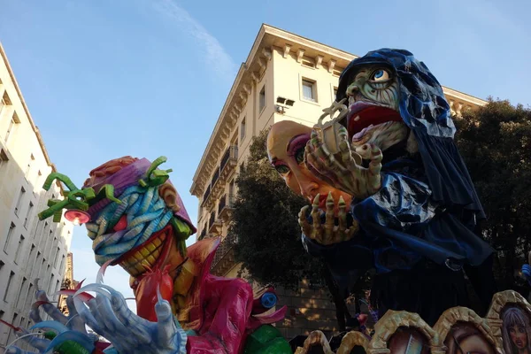 Verona Italia Febrero 2020 Desfile Carros Máscaras Durante Carnaval Ciudad — Foto de Stock