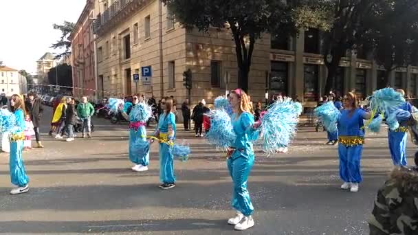 Verona Italia Febbraio 2020 Sfilata Carri Maschere Durante Carnevale Della — Video Stock