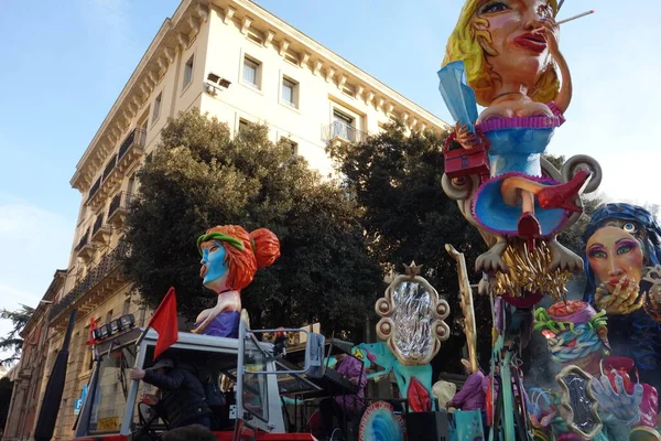 Verona Italia Febrero 2020 Desfile Carros Máscaras Durante Carnaval Ciudad — Foto de Stock