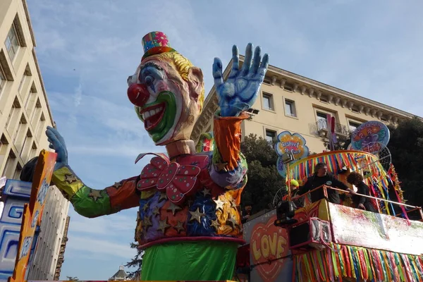 Verona Itália Fevereiro 2020 Carruagens Máscaras Desfilam Durante Carnaval Cidade — Fotografia de Stock